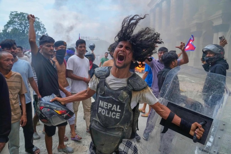 Nepalda komendant saatı tətbiq edildi